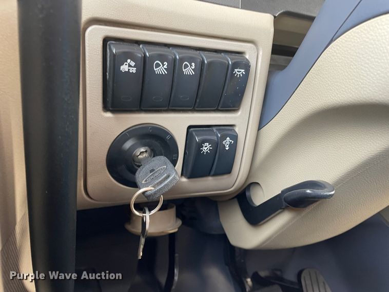 image for item DJ5019 2017 Peterbilt 579  semi truck