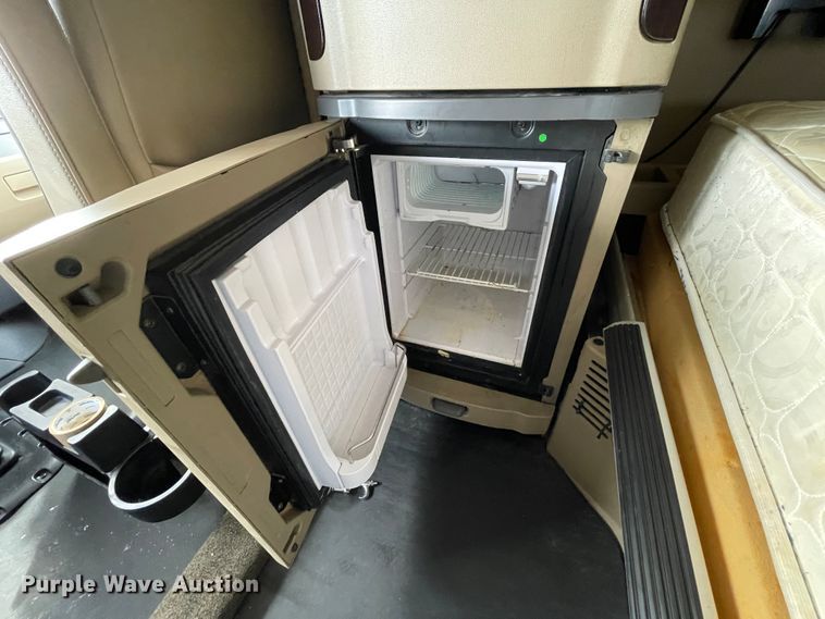 image for item DJ5019 2017 Peterbilt 579  semi truck