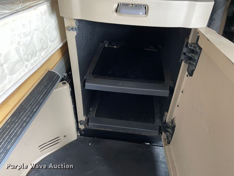 image for item DJ5019 2017 Peterbilt 579  semi truck