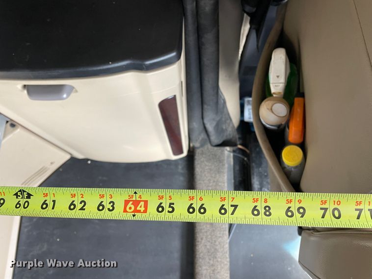 image for item DJ5019 2017 Peterbilt 579  semi truck