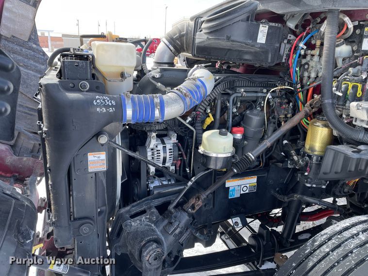 image for item DJ5019 2017 Peterbilt 579  semi truck