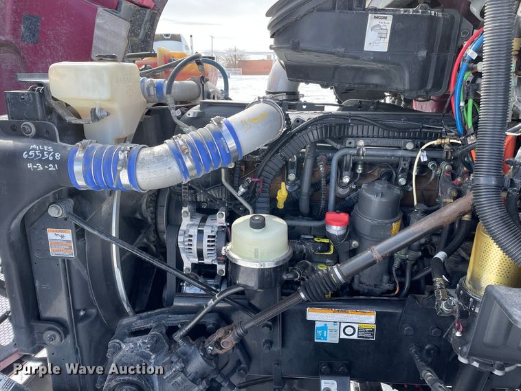 image for item DJ5019 2017 Peterbilt 579  semi truck