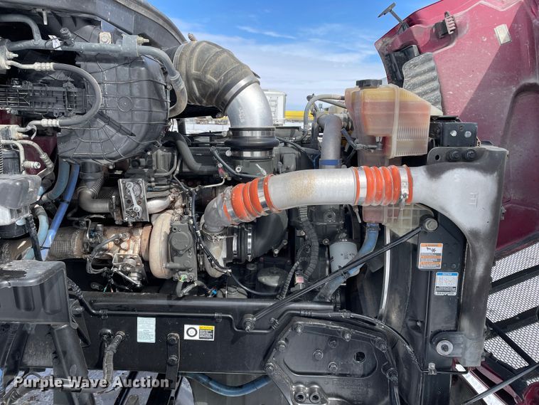 image for item DJ5019 2017 Peterbilt 579  semi truck