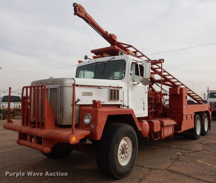 image for item DJ8900 1981 Interntaional F5070  winch truck