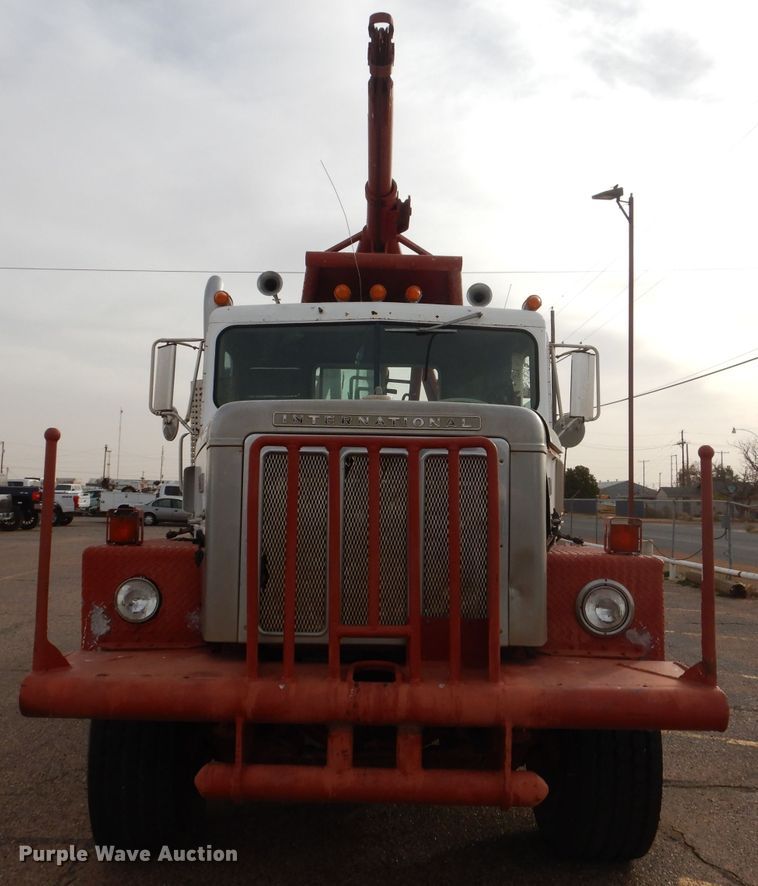 image for item DJ8900 1981 Interntaional F5070  winch truck