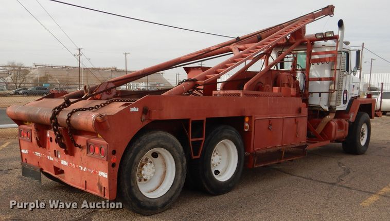 image for item DJ8900 1981 Interntaional F5070  winch truck