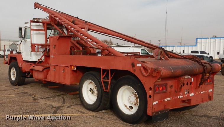 image for item DJ8900 1981 Interntaional F5070  winch truck