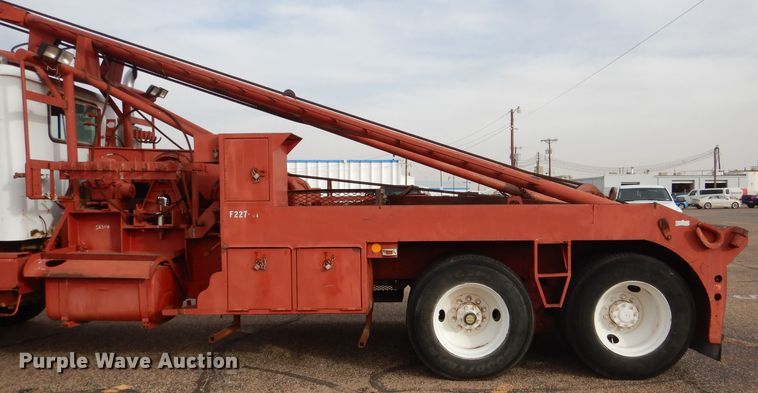 image for item DJ8900 1981 Interntaional F5070  winch truck