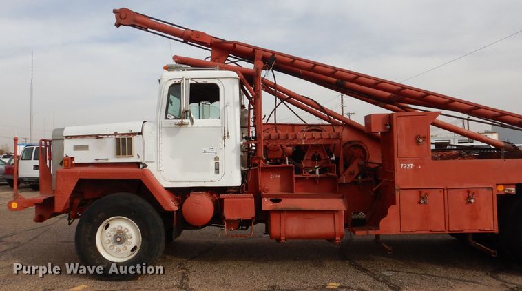 image for item DJ8900 1981 Interntaional F5070  winch truck