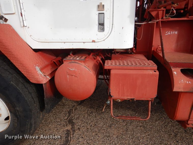 image for item DJ8900 1981 Interntaional F5070  winch truck