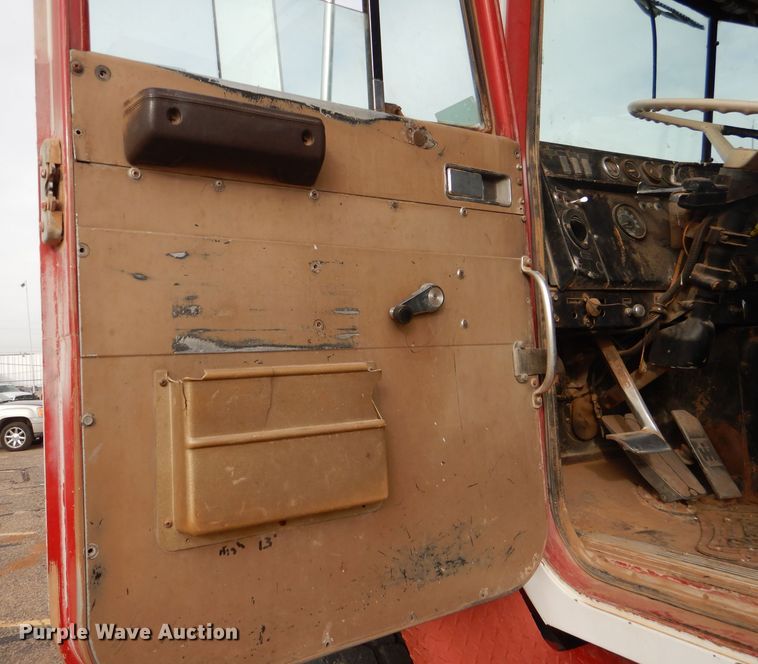 image for item DJ8900 1981 Interntaional F5070  winch truck