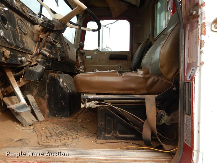 image for item DJ8900 1981 Interntaional F5070  winch truck