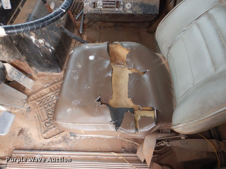 image for item DJ8900 1981 Interntaional F5070  winch truck