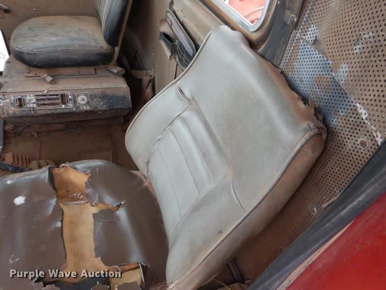 image for item DJ8900 1981 Interntaional F5070  winch truck