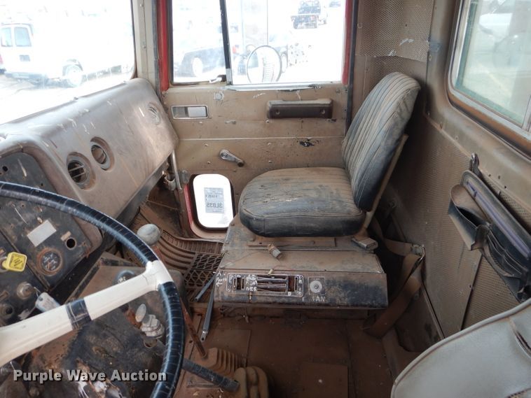 image for item DJ8900 1981 Interntaional F5070  winch truck