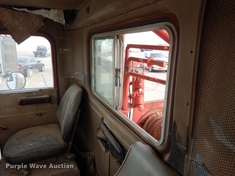 image for item DJ8900 1981 Interntaional F5070  winch truck