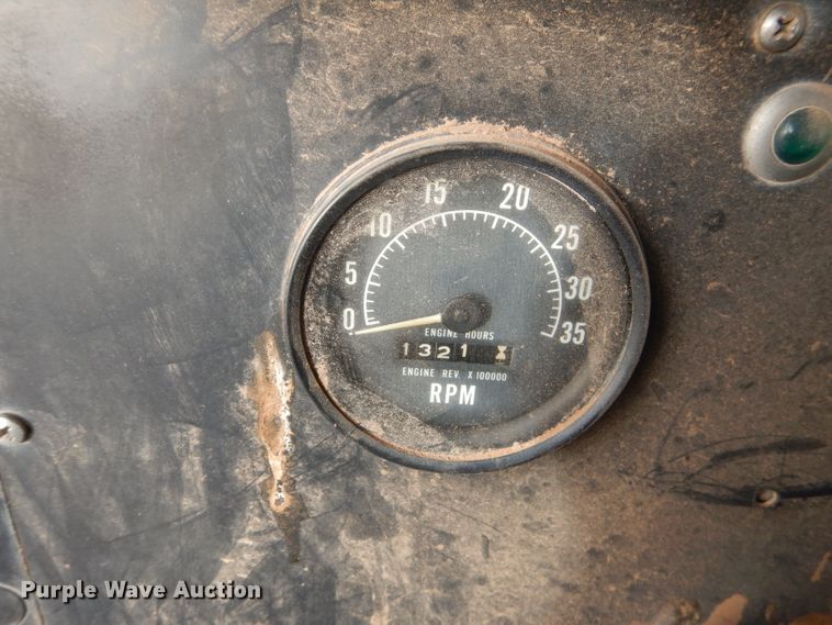 image for item DJ8900 1981 Interntaional F5070  winch truck