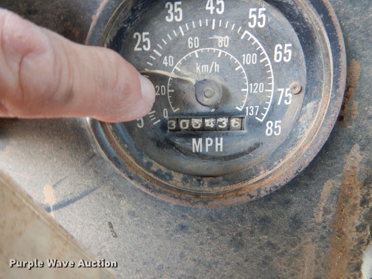 image for item DJ8900 1981 Interntaional F5070  winch truck