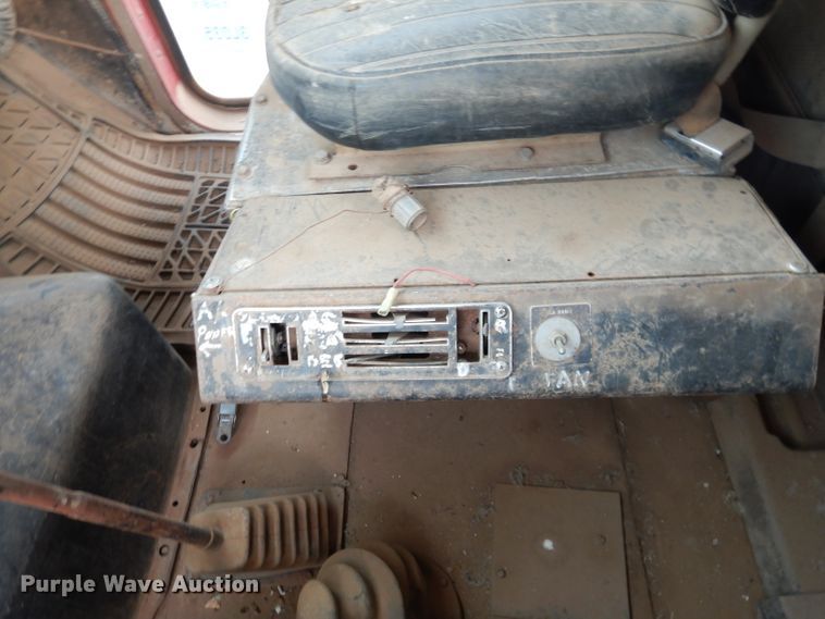 image for item DJ8900 1981 Interntaional F5070  winch truck