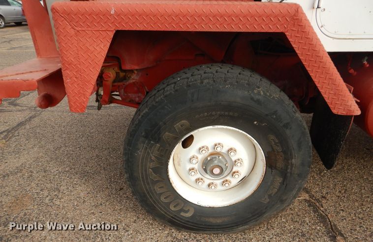 image for item DJ8900 1981 Interntaional F5070  winch truck