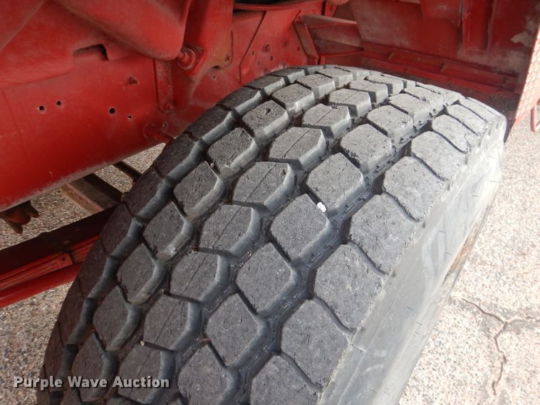 image for item DJ8900 1981 Interntaional F5070  winch truck