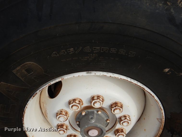 image for item DJ8900 1981 Interntaional F5070  winch truck