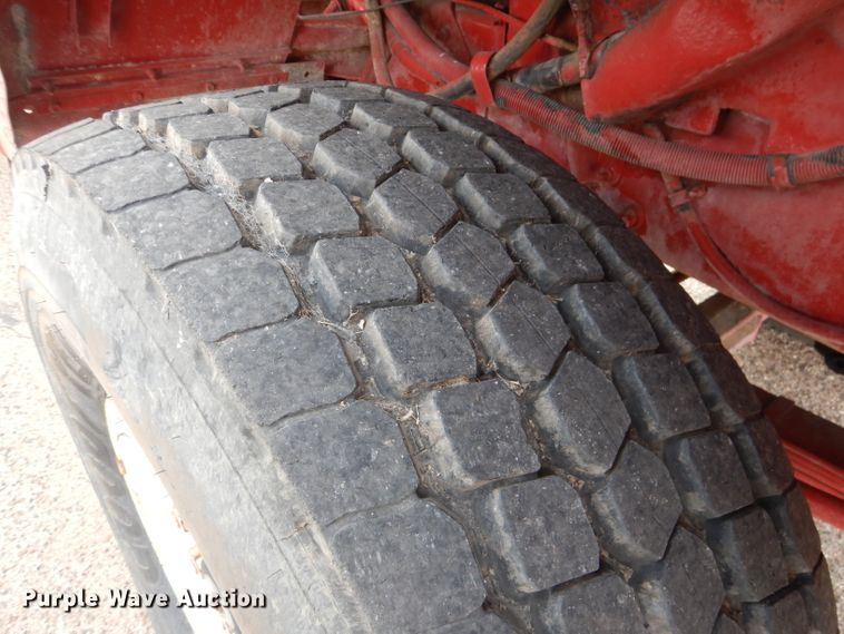 image for item DJ8900 1981 Interntaional F5070  winch truck