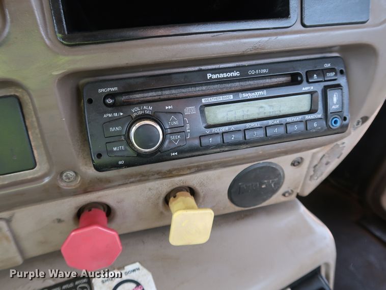 image for item DK3576 2006 Mack CHN613  semi truck