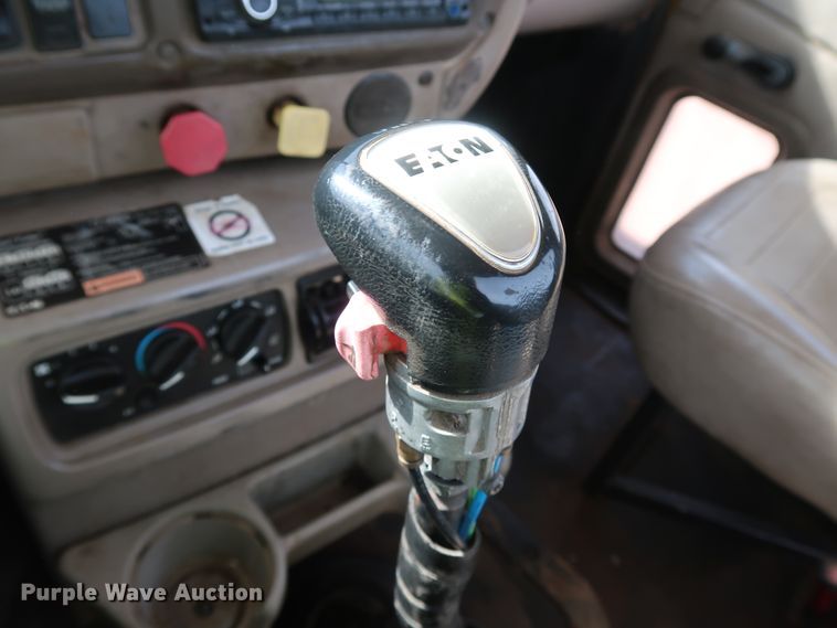 image for item DK3576 2006 Mack CHN613  semi truck