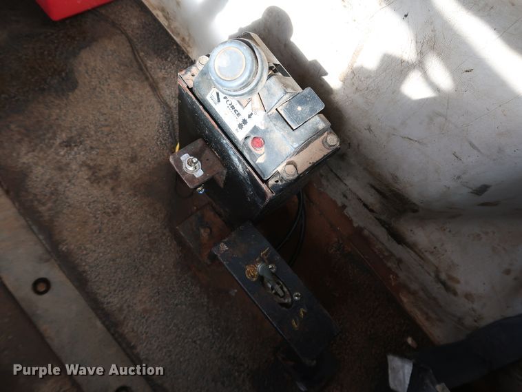 image for item DK3576 2006 Mack CHN613  semi truck