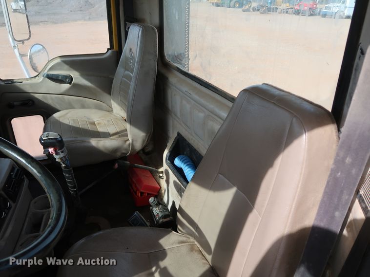 image for item DK3576 2006 Mack CHN613  semi truck