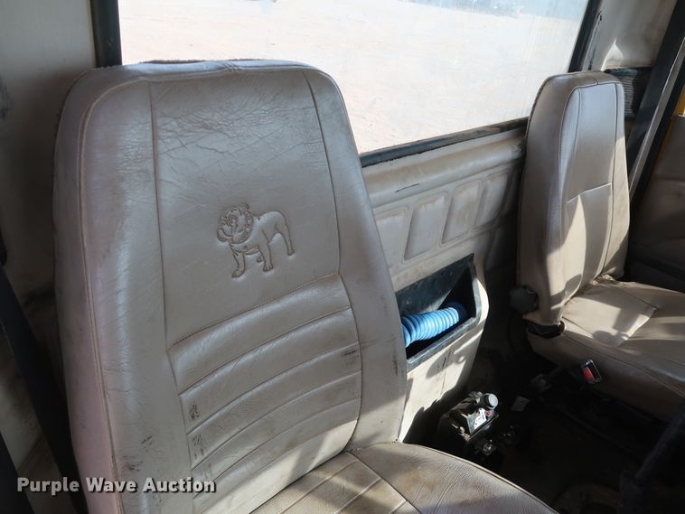 image for item DK3576 2006 Mack CHN613  semi truck