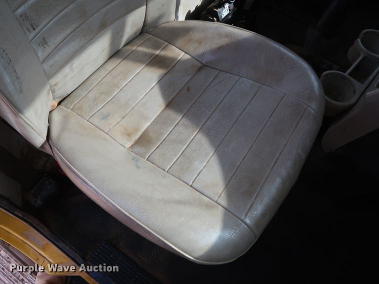 image for item DK3576 2006 Mack CHN613  semi truck