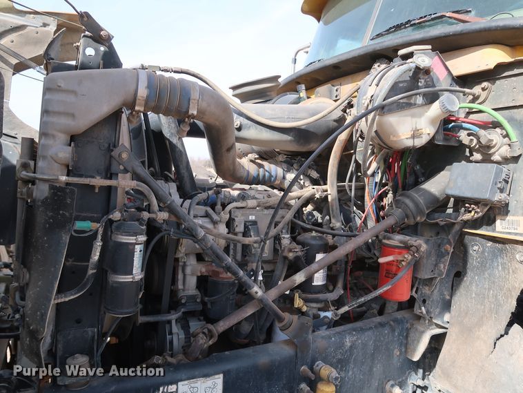 image for item DK3576 2006 Mack CHN613  semi truck