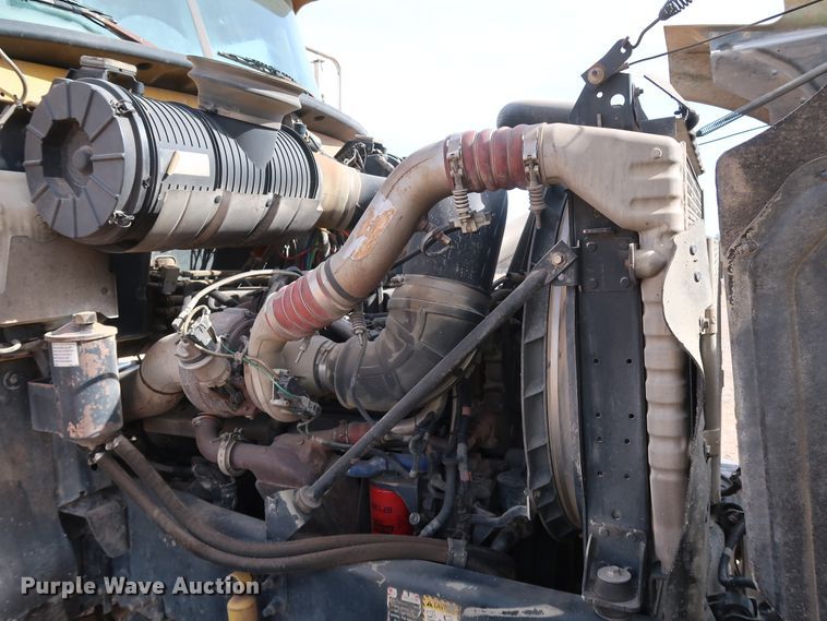 image for item DK3576 2006 Mack CHN613  semi truck