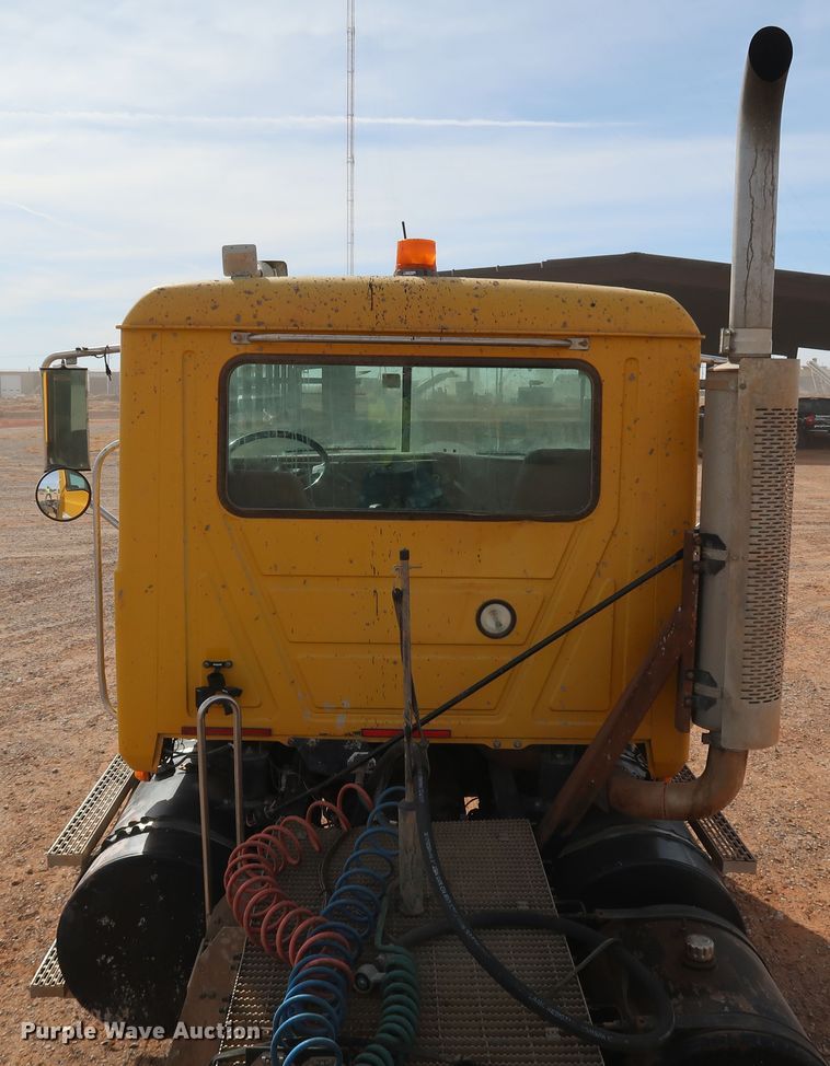 image for item DK3576 2006 Mack CHN613  semi truck