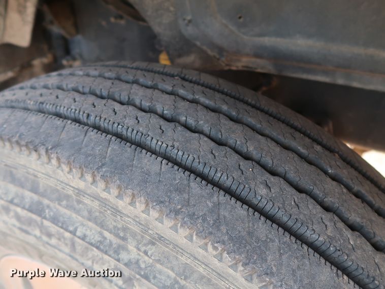 image for item DK3576 2006 Mack CHN613  semi truck