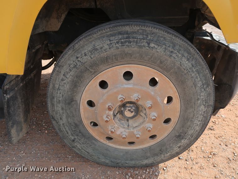 image for item DK3576 2006 Mack CHN613  semi truck