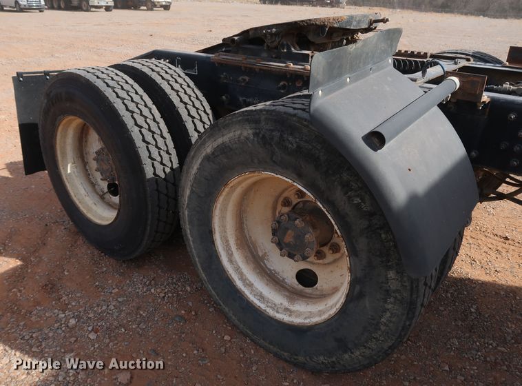 image for item DK3576 2006 Mack CHN613  semi truck