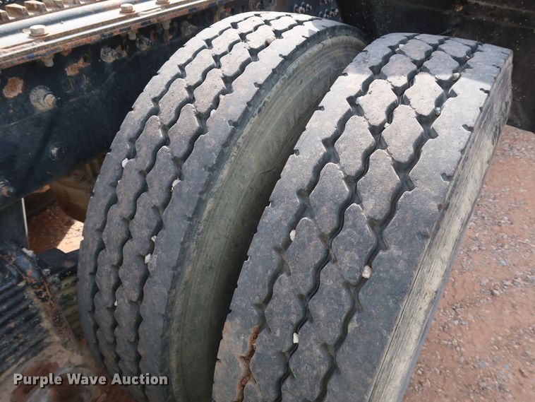 image for item DK3576 2006 Mack CHN613  semi truck