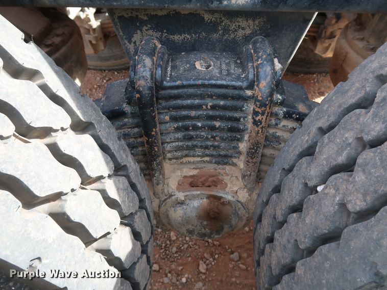 image for item DK3576 2006 Mack CHN613  semi truck