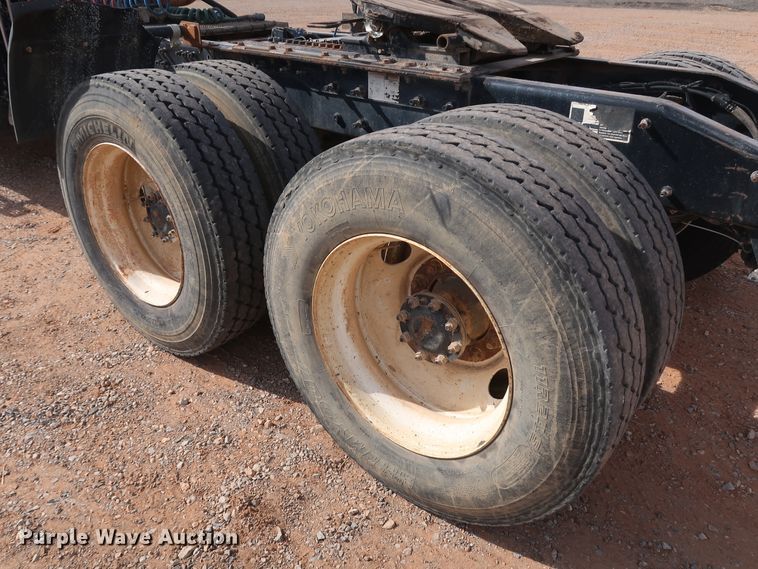 image for item DK3576 2006 Mack CHN613  semi truck