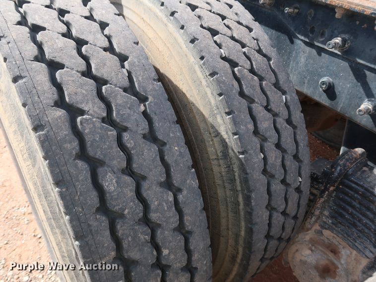 image for item DK3576 2006 Mack CHN613  semi truck