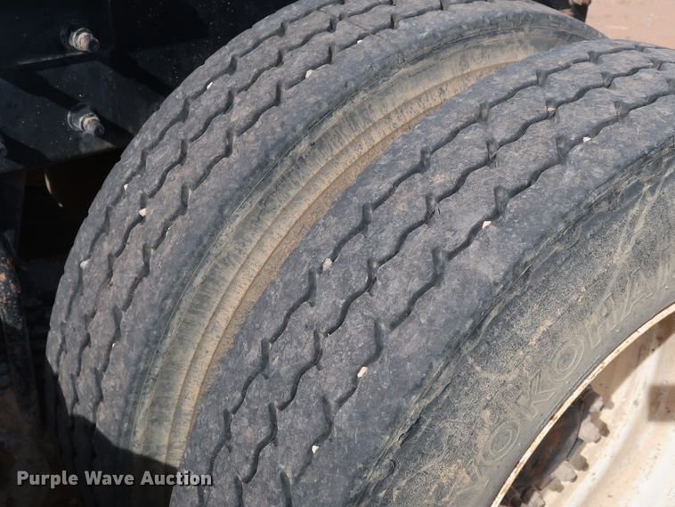 image for item DK3576 2006 Mack CHN613  semi truck