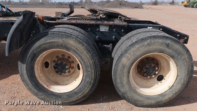 image for item DK3576 2006 Mack CHN613  semi truck