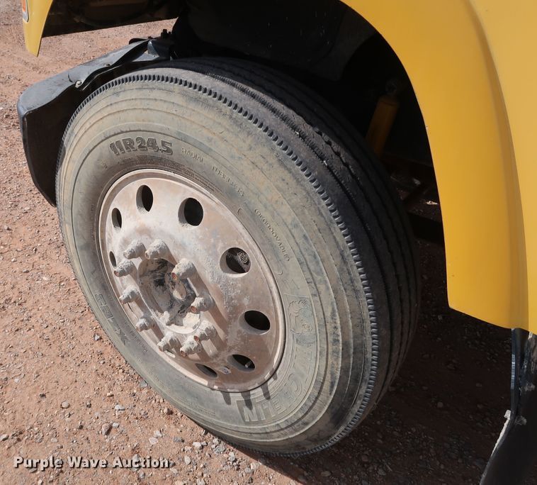 image for item DK3576 2006 Mack CHN613  semi truck