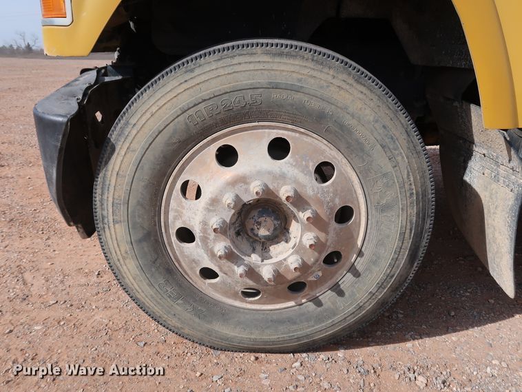 image for item DK3576 2006 Mack CHN613  semi truck