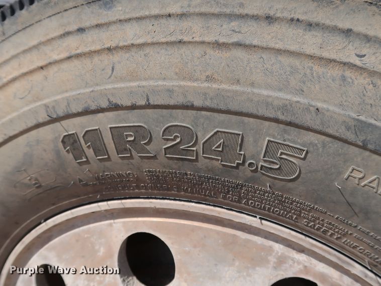 image for item DK3576 2006 Mack CHN613  semi truck