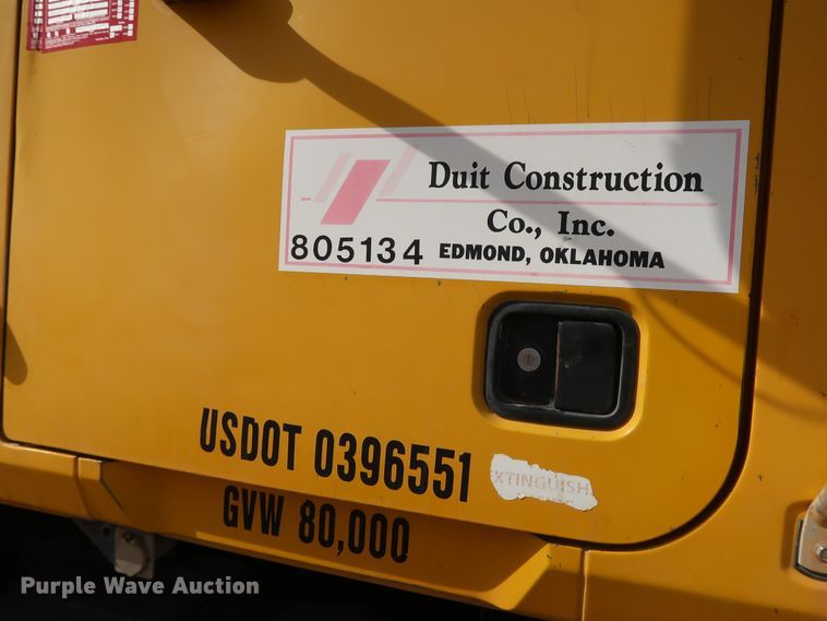 image for item DK3576 2006 Mack CHN613  semi truck