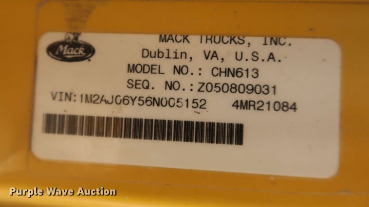 image for item DK3576 2006 Mack CHN613  semi truck